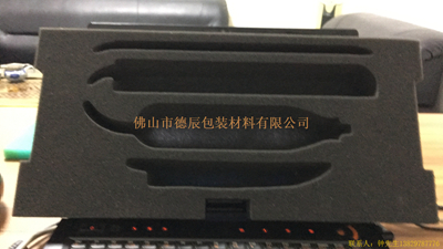 佛山市德辰包装材料有限公司拥有先进的海绵机械,海绵发泡机,平切机,上胶机,直切机，海绵再生机,等,可以生产各种不同形状规格的海绵制品和包装海绵!

